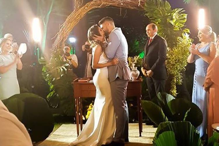 Sertanejo Munhoz e Rhayssa Carvalho se casam no Mato Grosso do Sul