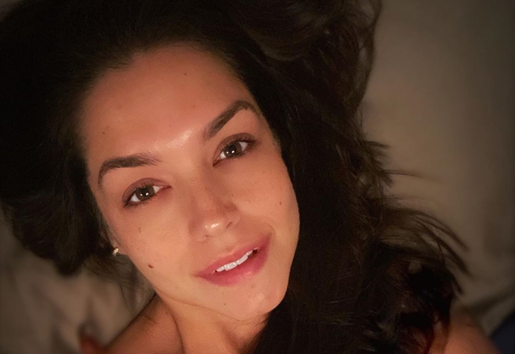 Thais Fersoza compartilha foto sem filtro feita pela filha: “Podem dar zoom a vontade”