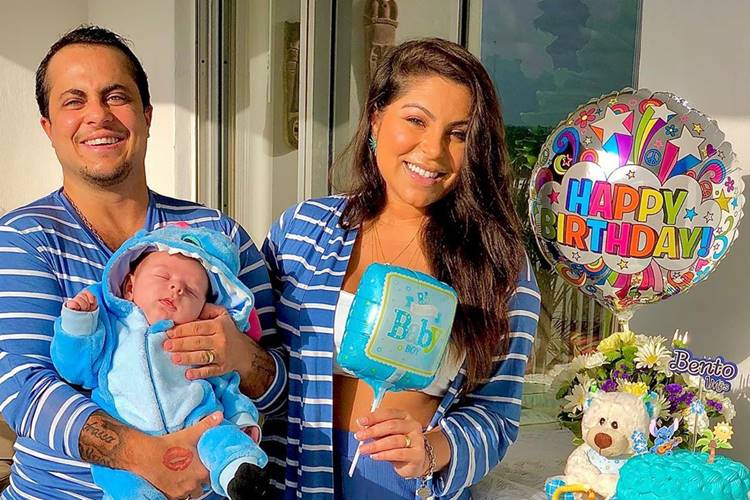 Andressa Ferreira e Thammy Miranda celebram um mês do filho, Bento