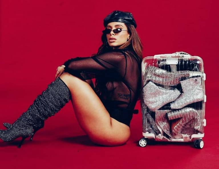 Anitta posta Stories trabalhando com produtor famoso