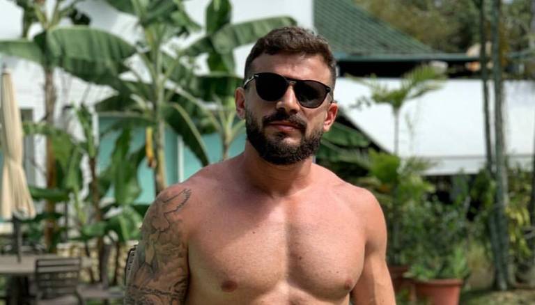 Presidente da Viradouro chama atenção nas redes sociais por corpo musculoso