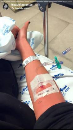 Isabella Arantes compartilha foto no hospital via Instagram Stories - Reprodução: Instagram