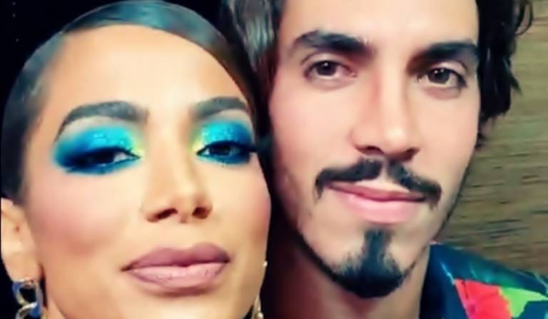 Anitta ganha declaração do namorado de presente de aniversário