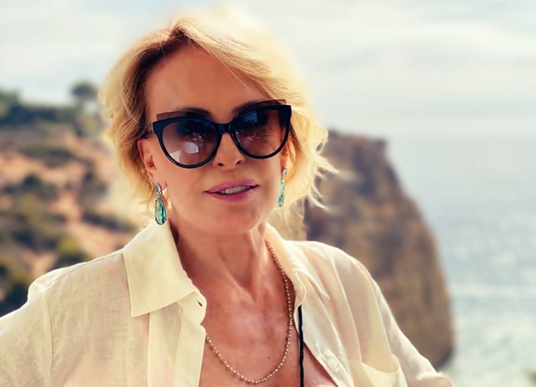 Ana Maria Braga surpreende ao fazer postagem no Instagram: ”Cuidado com as amizades…Cobra mata abraçando”