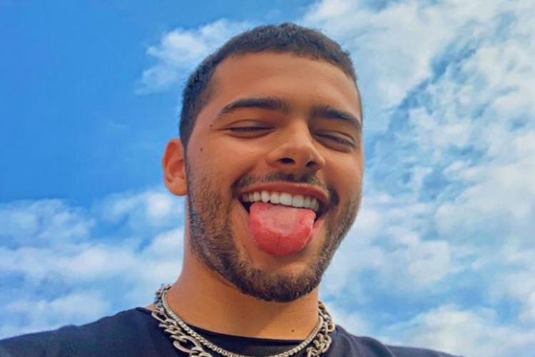 DJ Pedro Sampaio faz show exclusivo para vizinhos em quarentena