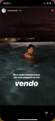 Arthur pelado na pisicna de casa (reprodução/instagram @mayracardi)