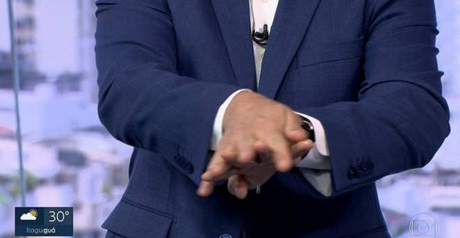 Apresentador da Globo se corrige ao vivo após gafe em entrevista sobre coronavírus