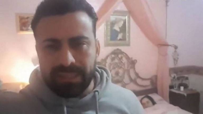 Ator italiano fica em quarentena isolado com corpo da irmã, morta pelo vírus