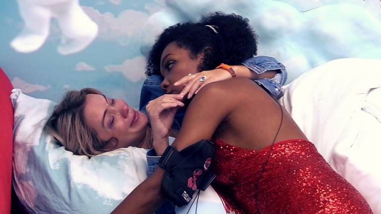 BBB20: Marcela abandona a festa aos prantos: “Eu não consigo, me perdoa”