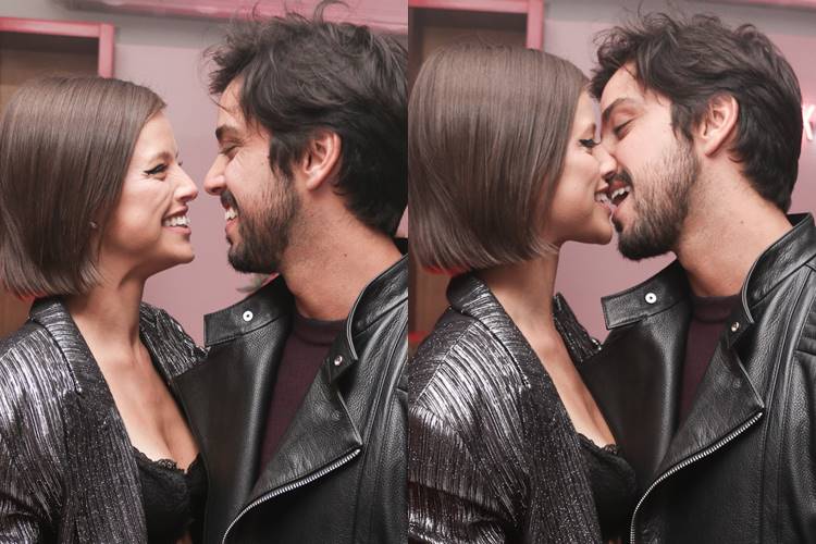 Durante evento, Agatha Moreira e Rodrigo Simas surgem em clima de muito romance