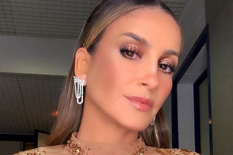 Claudia Leitte revela detalhes inéditos e anuncia novidade para o Carnaval 2021