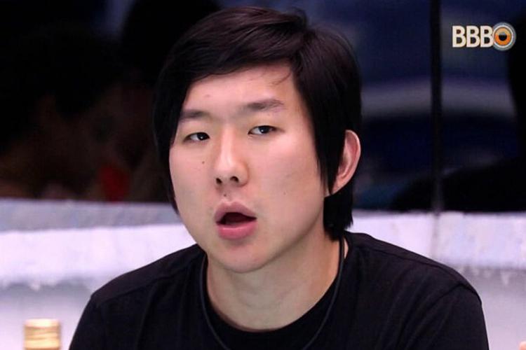 BBB20: Pyong Lee quase esquece de tirar sunga para tomar banho e ainda sente efeitos do confinamento