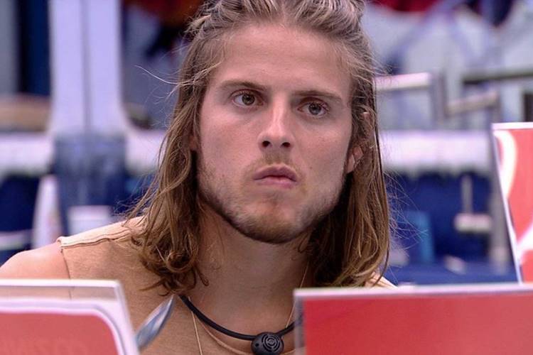 BBB20: Daniel tem febre e dificuldade para respirar e internautas opinam que brother está com coronavírus