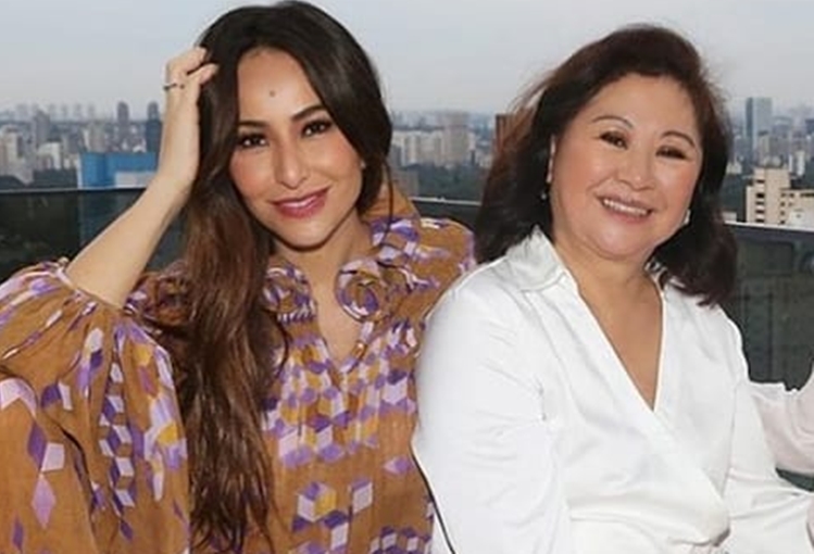 Em quarentena, Sabrina Sato faz vídeo com a mãe e diverte seguidores