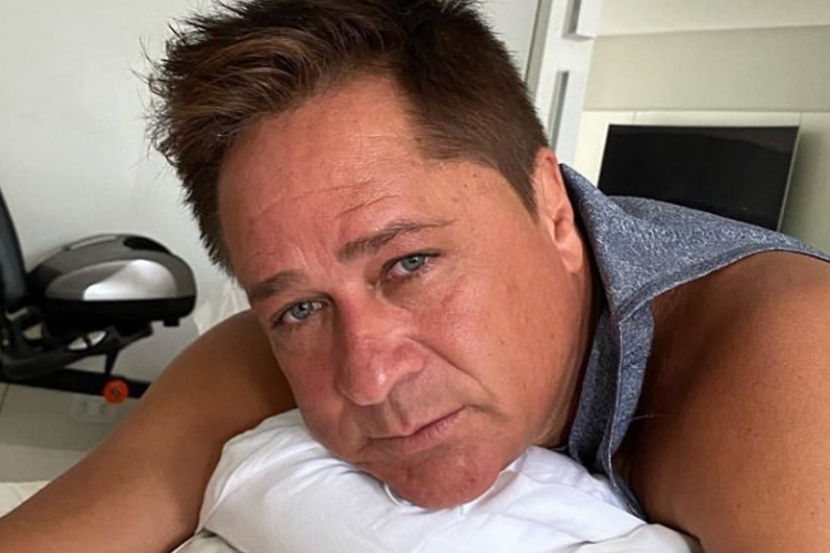 Sertanejo Leonardo é ‘flagrado’ de cueca durante momento íntimo em quarentena