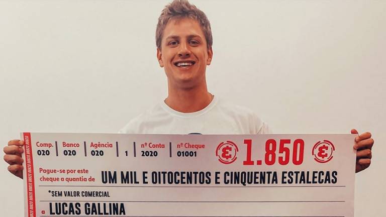 BBB20: Lucas Gallina faz festa para alfinetar Daniel: “Tá devendo estalecas? eu te empresto”