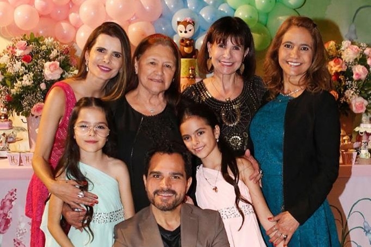 Luciano Camargo faz homenagem para as mulheres da sua vida
