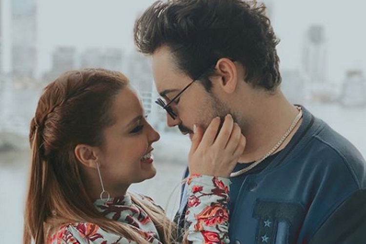 Na cama, sertaneja Maiara surge em posição inusitada com Fernando Zor e brinca sobre gravidez