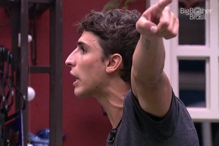 BBB20: Felipe Prior protagoniza barraco com Daniel e faz acusação grave contra ator