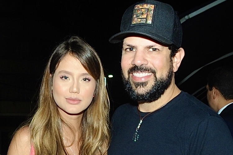 Esposa do sertanejo Sorocaba, Biah Rodrigues posa com barrigão durante aniversário em São Paulo