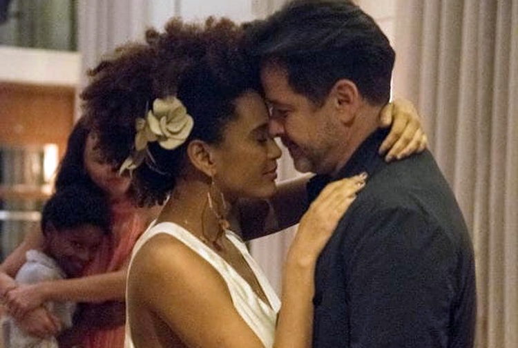 Taís Araújo faz brincadeira com casamento de Vitória e Raul em ‘Amor de Mãe’