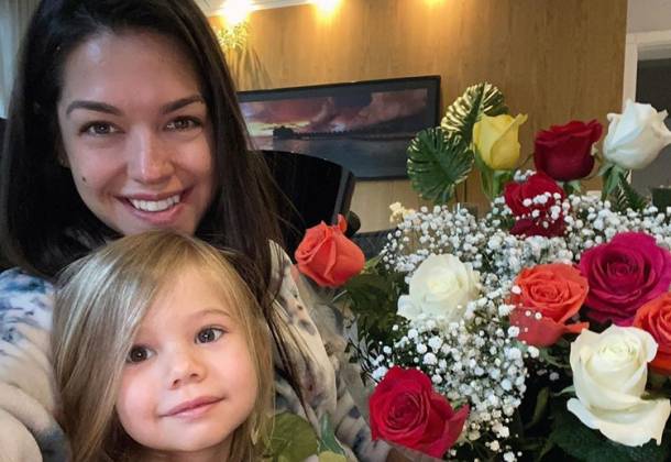 Thais Fersoza e a filha