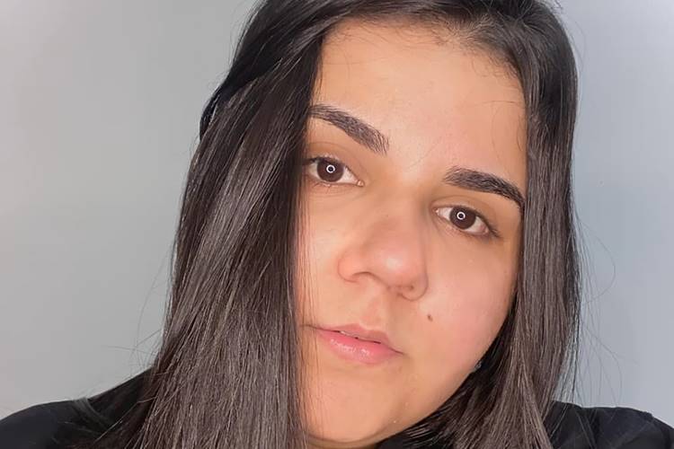 Sertaneja Yasmin Santos lamenta deslizamentos e mortes em Guarujá