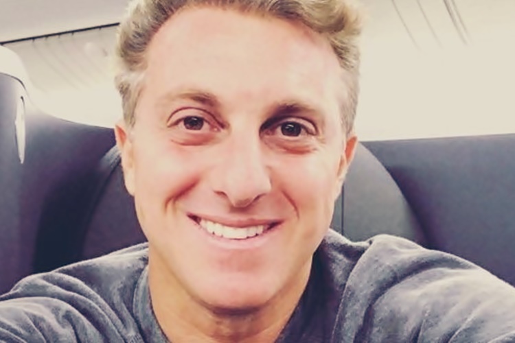 Luciano Huck surpreende ao ensinar a fazer máscara de forma inusitada