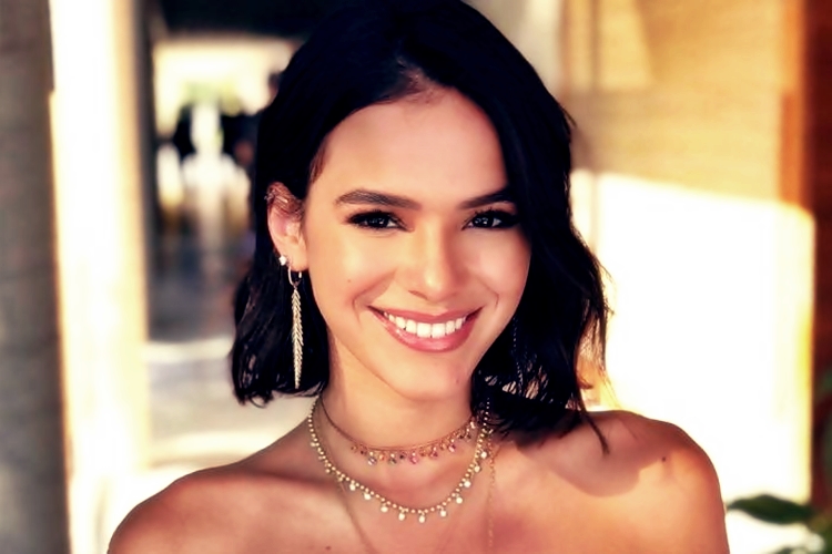 Bruna Marquezine rebola muito ao som de ”Funk da Manu”