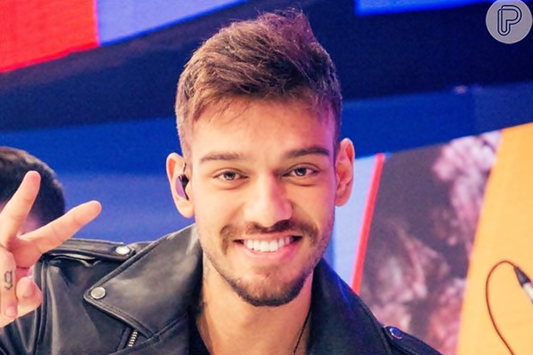 Lucas Lucco comemora um milhão de seguidores em aplicativo