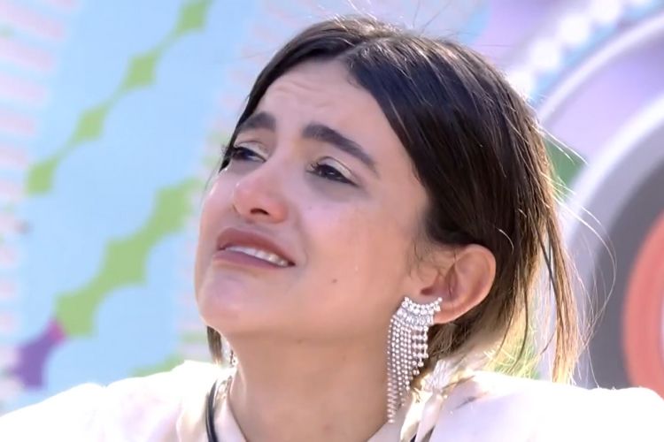 A sister Manu Gavassi, do 'BBB 20', que não segurou as lágrimas e caiu no choro durante a festa desta madrugada - Reprodução: Globoplay