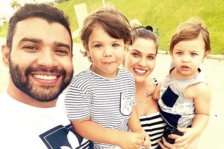 Gusttavo Lima toca violão com os filhos e Andressa Suita grava tudo!