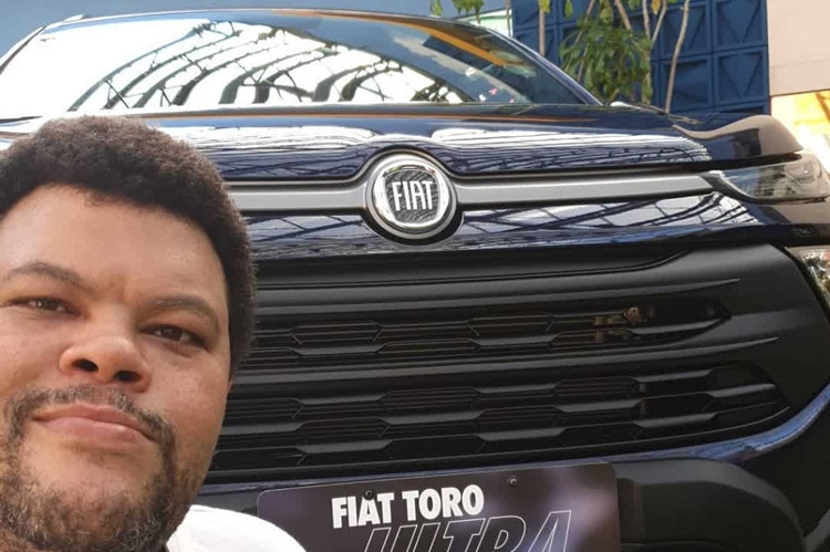 BBB20: Empresa anuncia que dará modelo oficial do reality para Babu Santana