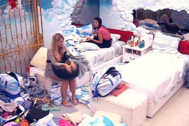 Ivy diz a Marcela: 'Você tem que ficar, vamos até a Final nós três' — Foto: Globo