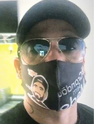 Hadson Nery com sua máscara personalizada - reprodução instagram