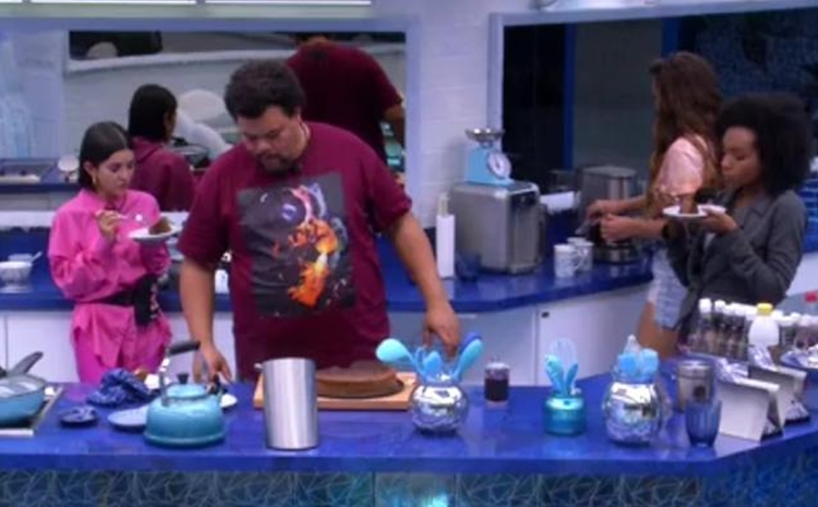 BBB20: Turma especula barulho no telhado da cozinha: “pode ter entrado um rato”