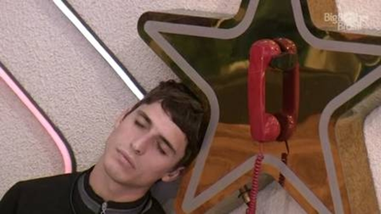 Com o fim do ‘BBB20’, Felipe Prior ganha um um Big Fone para chamar de seu
