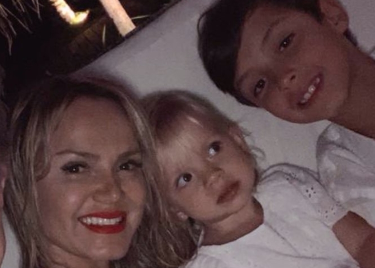 Na farra com os filhos, Eliana comemora 25 milhões de seguidores
