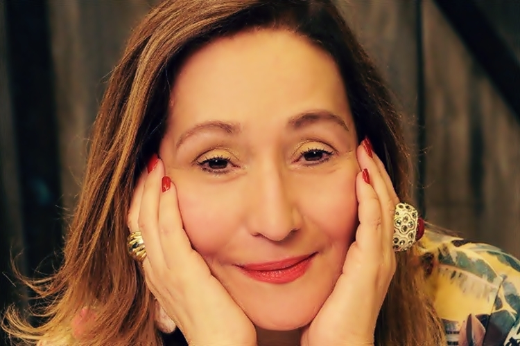 Sonia Abrão faz homenagem a Chorão ao postar foto antiga