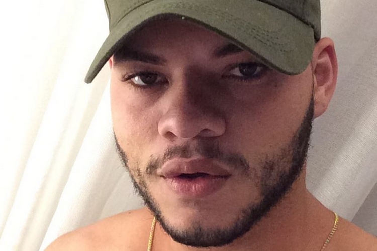 Digital influencer gera polêmica e flagra vizinhos durante relação íntima em plena madrugada