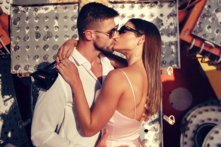 Após eliminação, Mari Gonzalez se emociona ao reencontrar namorado Jonas Sulzbach