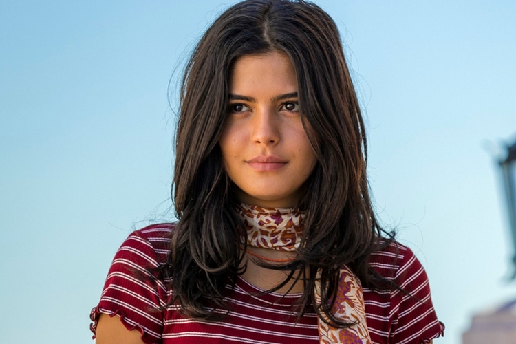 Após flagra aos beijos, atriz Julia Dalavia está namorando filho de Cássia Eller