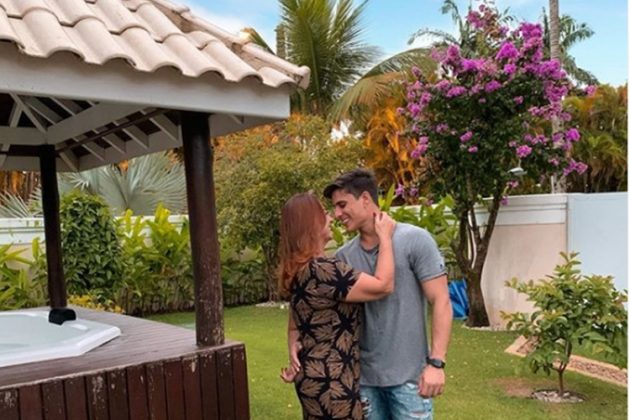 Nadine e seu namorado Tiago reprodução Instagram