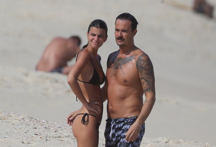 Acompanhado, Paulinho Vilhena descumpre quarentena em praia do Rio