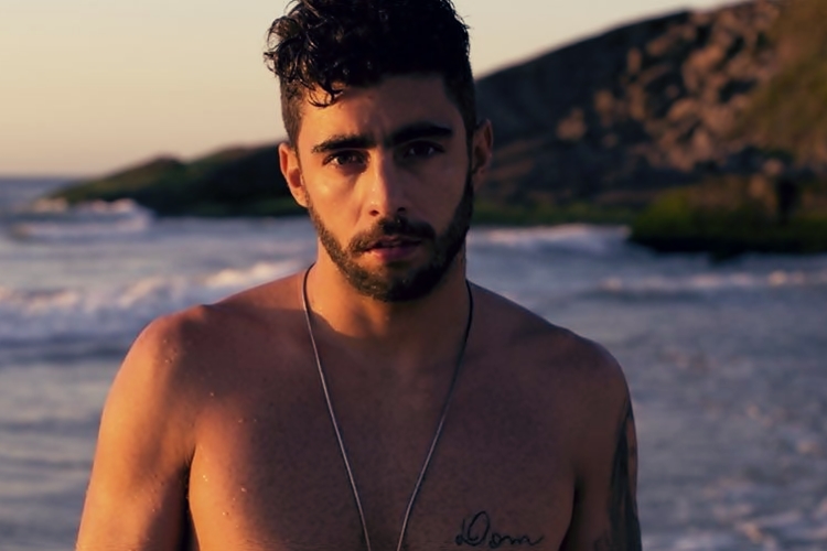 Pedro Scooby é criticado por internautas logo após postar foto com Cintia