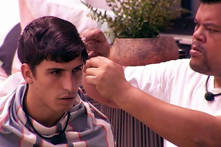 Ex-BBB Felipe Prior radicaliza mais uma vez no visual e divide opiniões