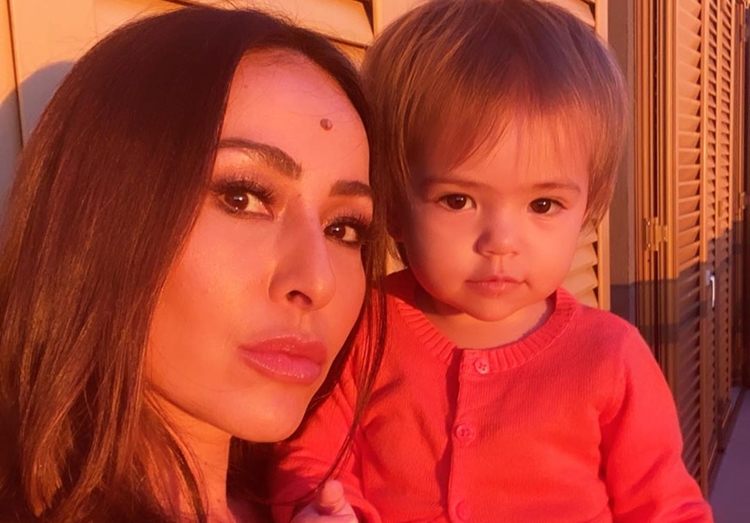 Zoe invade vídeo de Sabrina Sato, que desiste de continuar a dica de quarentena