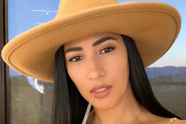 Sertaneja Simaria radicaliza no visual em plena quarentena e espanta fãs com resultado