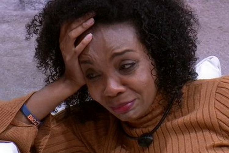 BBB20: Thelma tem crise de choro e suspeita de atitude polêmica no jogo