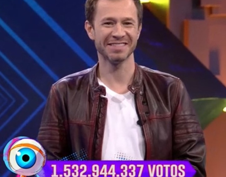 BBB20: Tiago Leifert recebe certificado do Guinness World Records por Paredão histórico